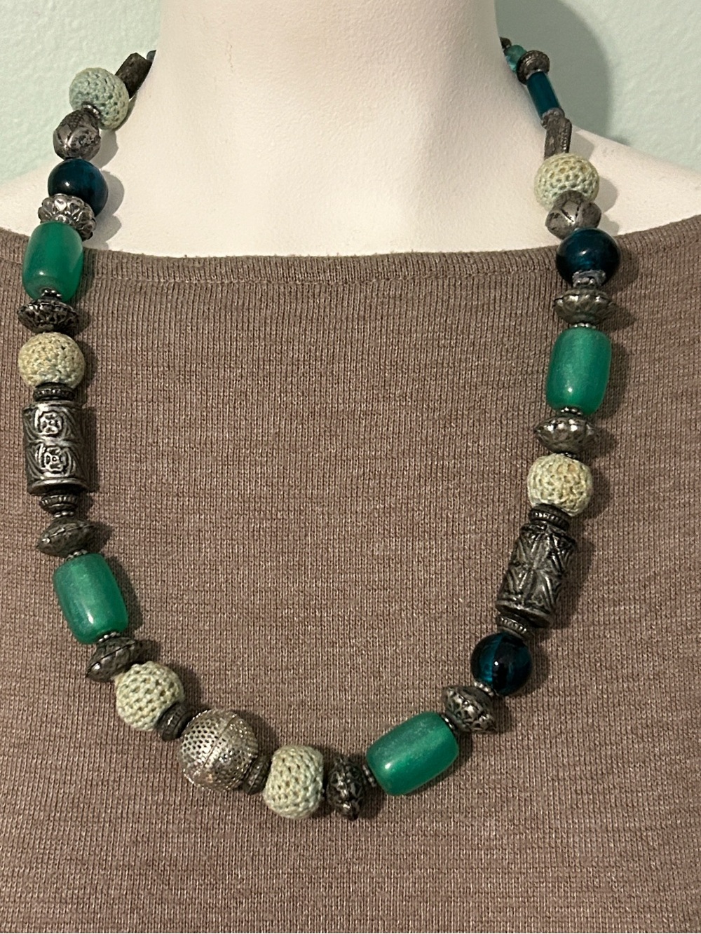 Chunky mixed material Green & silver  Beaded Statement Necklace crochet beads